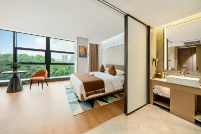 Guiyang Minyoun Ritz Hotel (Guanshanhu Park MIXC Shopping Center Branch) Hotels near Guizhou Vocational Technology Institute