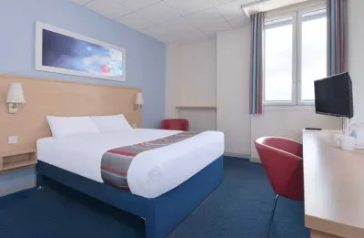 Travelodge Hotel In Glastonbury 鄰近The Lazy Gecko Cafe的酒店