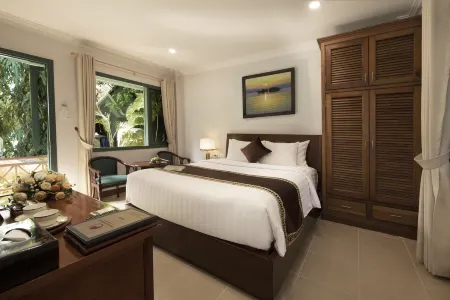 Phuong Nam Resort Отели в г. Thuận An