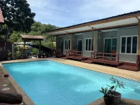 Phi Phi Ingphu Viewpoint Hotel - Kolam Renang