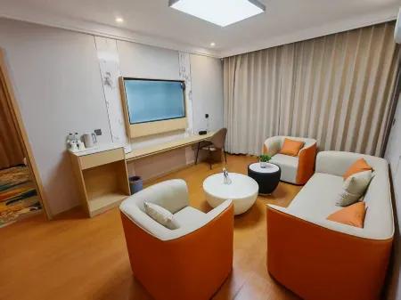 Balton Hotel (Yongchang Zhonggulou) Отели в г. Юнчан