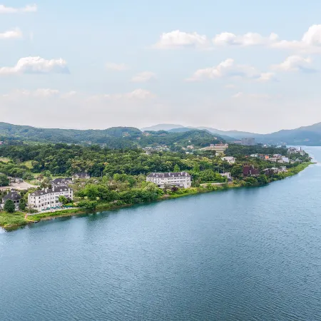 The Hill House Yangpyeong Отели рядом с достопримечательностью «Галерея Shigan Toki»
