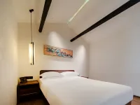 Qixipu · Hejia Dayuan Hotels in Zhenyuan