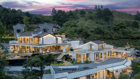 Jiuhua Mountain Yunmanli Homestay (On the Jiuhua Mountain) Отели рядом с достопримечательностью «Zhiyuan Chenxi»