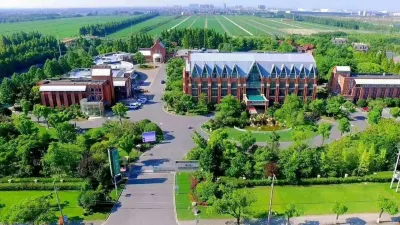 green house Отели в г. Шанхай