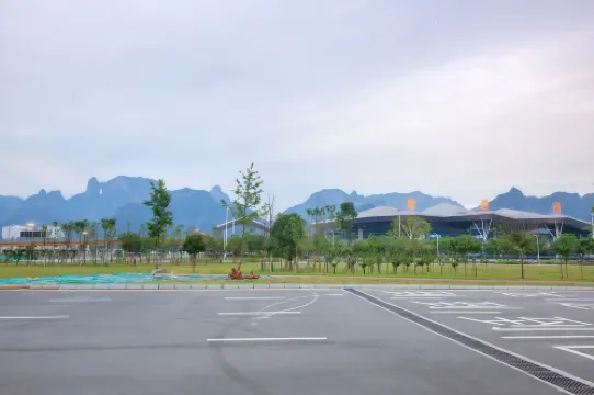 Heart's Residing Lane Inn(Opposite Tianmen Cableway Station, Zhangjiajie) Рядом с отелем Photos