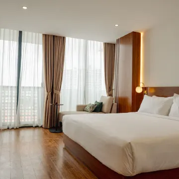 The Scenic Hotel Отели рядом с достопримечательностью «Набережная Сисоват»
