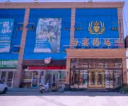 裕宴椿廷飯店（方城汽車站店） 健美體育購物中心附近的飯店