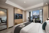 Pipixiong E-Sports Hotel (Pingjiang Baihuatai Avenue Tianyue Bus Station)