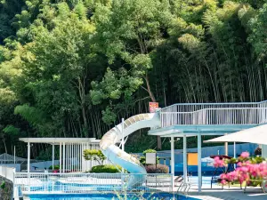 Tonglu Yinmoxi Mountain Resort (Huxiaoxia Drifting Store)