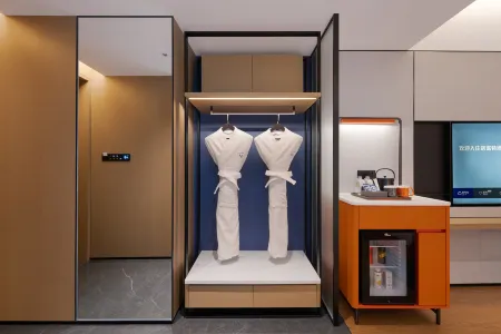 Novotel Luoyang Honden Отели рядом с достопримечательностью «Xiangshan Temple»