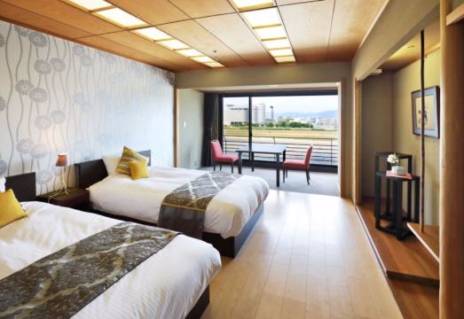 주하치로의 정갈한 가이세키 식사 예시