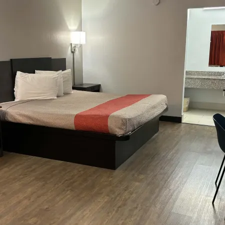 Motel 6 Macclenny, FL