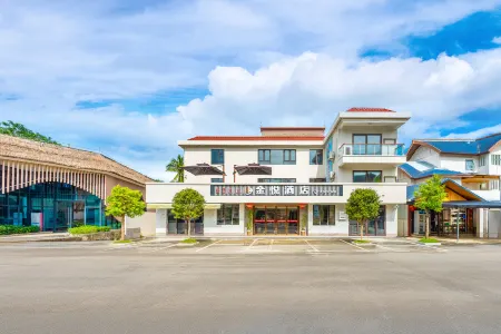 Baoting Jinyue Homestay Hotel