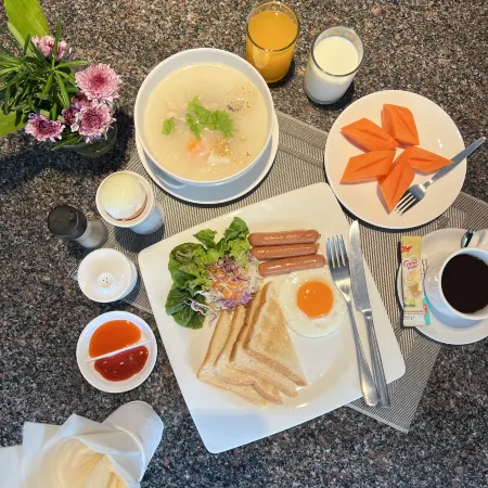 Sukhothai Hotel and Residence Отели рядом с достопримечательностью «Станция метро Sutthisan»