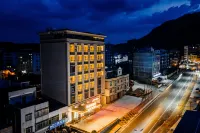 Longchuan Yibao Hotel