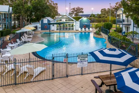 Mandurah Quay Resort Отели в г. Мандурах