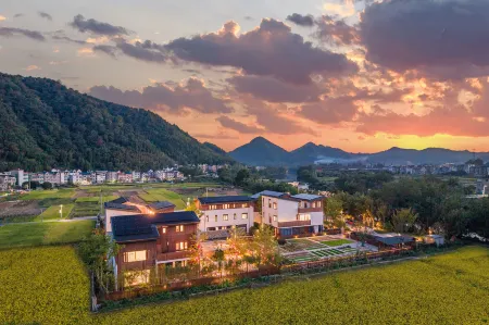 Xiangxi Zero Carbon Living Village (Quzhou Kaihua) Отели рядом с достопримечательностью «China’s Kingdom of Root Carving»