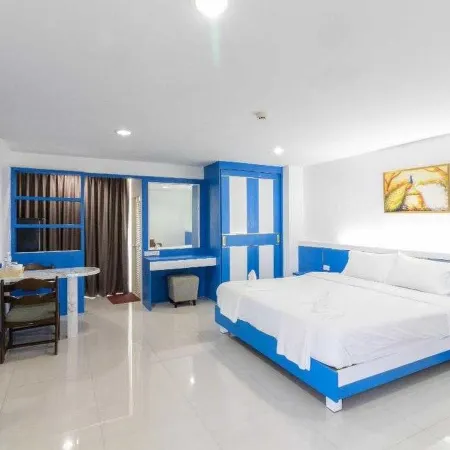 Townhouse Siam Privi Hotel Отели рядом с достопримечательностью «Диндэн»