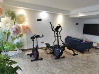Qiansu Ruijin Sky Cinema Hotel (Guanshan Lake Financial City Branch)