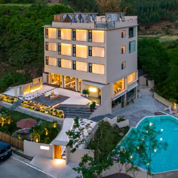 Tingshan Jiaoxia · Homestay: A Designer Riverside Mountain-View Retrea