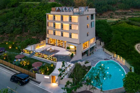 Tingshan Jiaoxia · Homestay: A Designer Riverside Mountain-View Retrea Отели рядом с достопримечательностью «Daqikong Scenic Area»