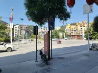 Golden Dawanqu Hotel (Fengshan Bus Terminal)