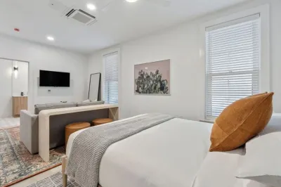 The Continental, Powered by Placemakr - Downtown - Market Square Hotels in 