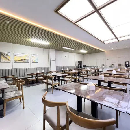 Qingfeng Hotel (Yanji Yanbian University West Market Branch)