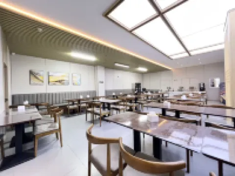 Qingfeng Hotel (Yanji Yanbian University West Market Branch)