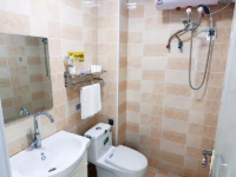 Su Honglin Guest House (Xuexiang Scenic Area) Hotels near China's Snow Town