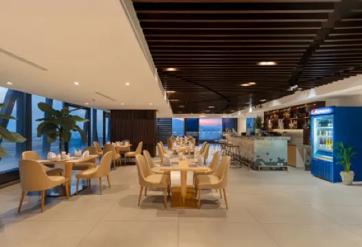 ARTNEST HOTEL & APARTMENT Отели рядом с достопримечательностью «Башня Чамхыонг»