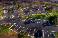 Baicheng Yuanyuan International Hotel - parking