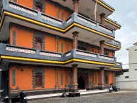 Urbanview Noja Guest House near Living World Denpasar Hotel dekat Singapadu Banyan Tree