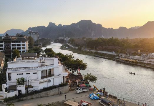 방비엥 신축 호텔 내부