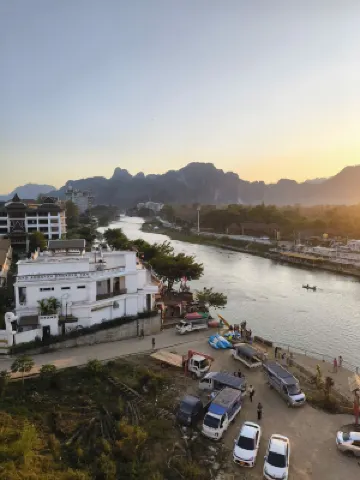 Tulip Elegant Riverside Vang Vieng