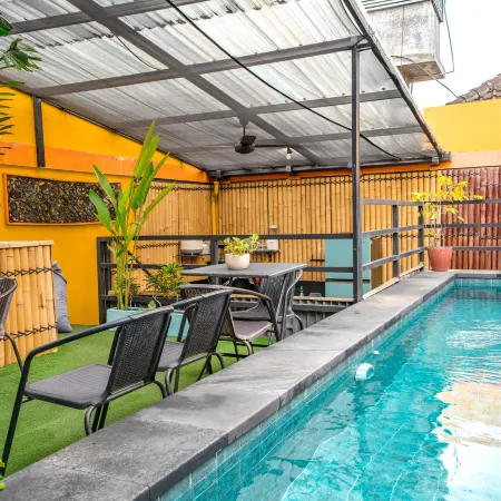 Urban Haven Sanur Отели рядом с достопримечательностью «Пляж Синдху»