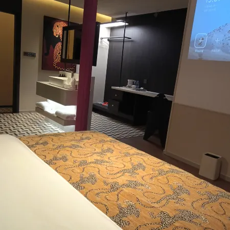 Tongqi Lanting Hotel (Fucheng District Yuewang Tower)