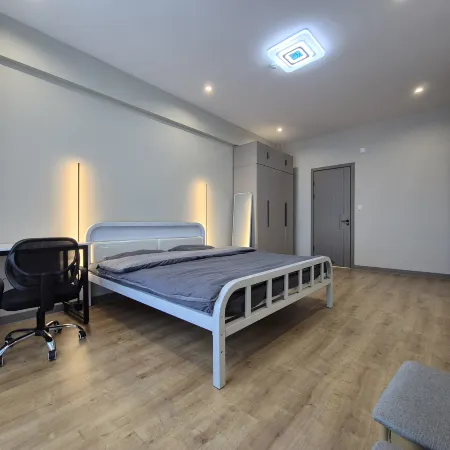 Spacious Central 2BR | 10 Guests | Near essentials
