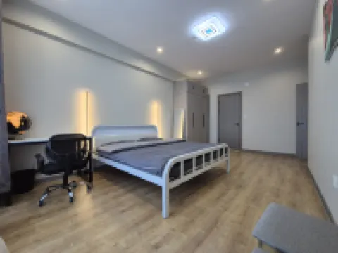 Spacious Central 2BR | 10 Guests | Near essentials