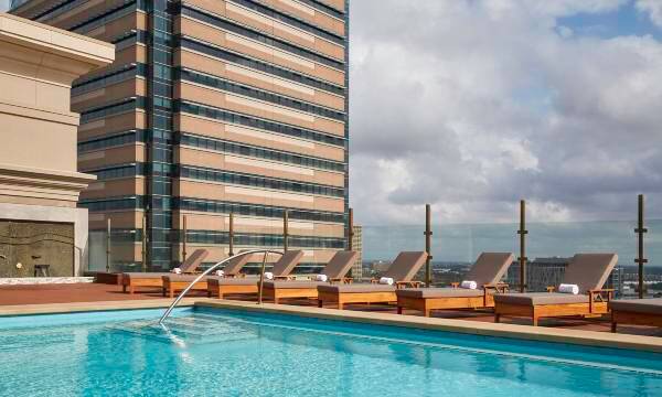 Blossom Hotel Houston, Curio Collection by Hilton