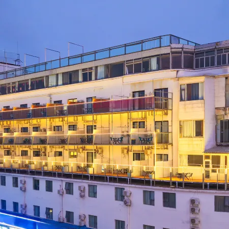 Beihai Yihai Qingcheng Seaview Hotel (Old Street Underwater World Shop)