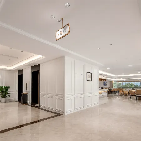 Vienna International Hotel Shenzhen University City Xili Branch Отели рядом с достопримечательностью «Старый город»