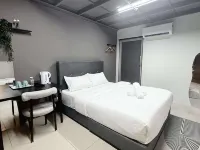 Gather Inn Hotels near Komtar Complex