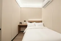 Peanut Rabbit Hotel (Wenshu Fang Chunxi Road Branch)