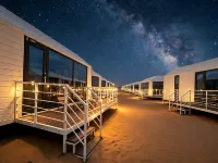 Tengger Dune Stellar · Latitude 37° Starry Desert Resort - parkir