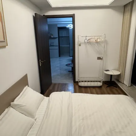 Qian Homestay (Conference Center Subway Station Donggang Music Fountain Square)
