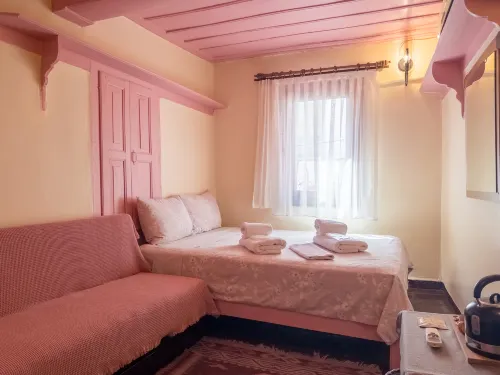 Historical Greek Mansion Antikhan - 2-Sterne