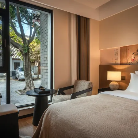 Qingman · Aesthetic Designer Homestay (Yiren Ancient Town Branch)