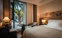 Qingman · Aesthetic Designer Homestay (Yiren Ancient Town Branch) - parking